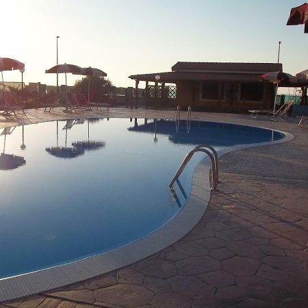Aparthotel Baia di Zambrone Esterno foto