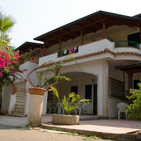 Aparthotel Baia di Zambrone Esterno foto