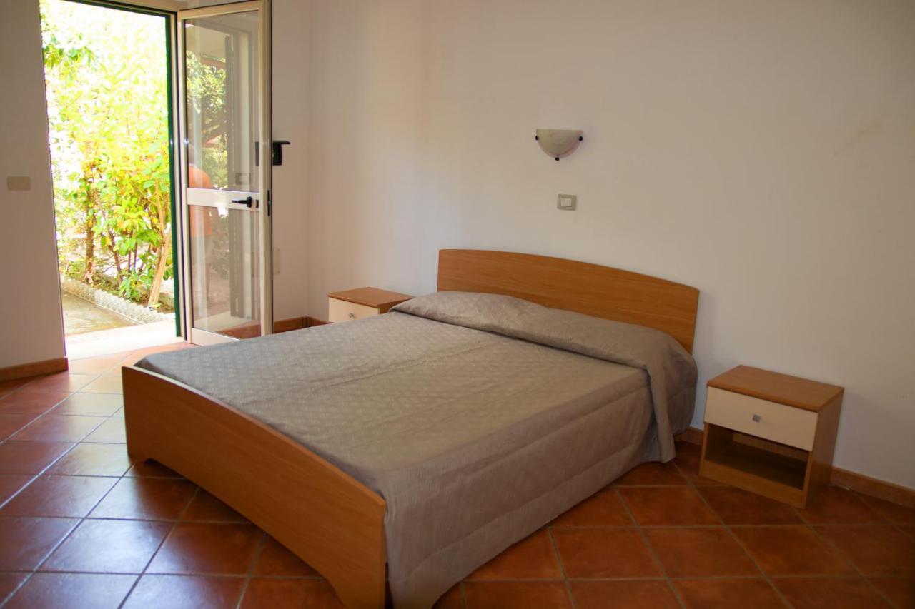 Aparthotel Baia di Zambrone Esterno foto