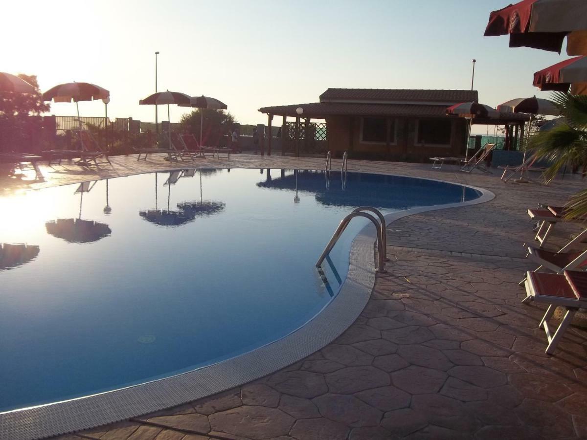 Aparthotel Baia di Zambrone Esterno foto