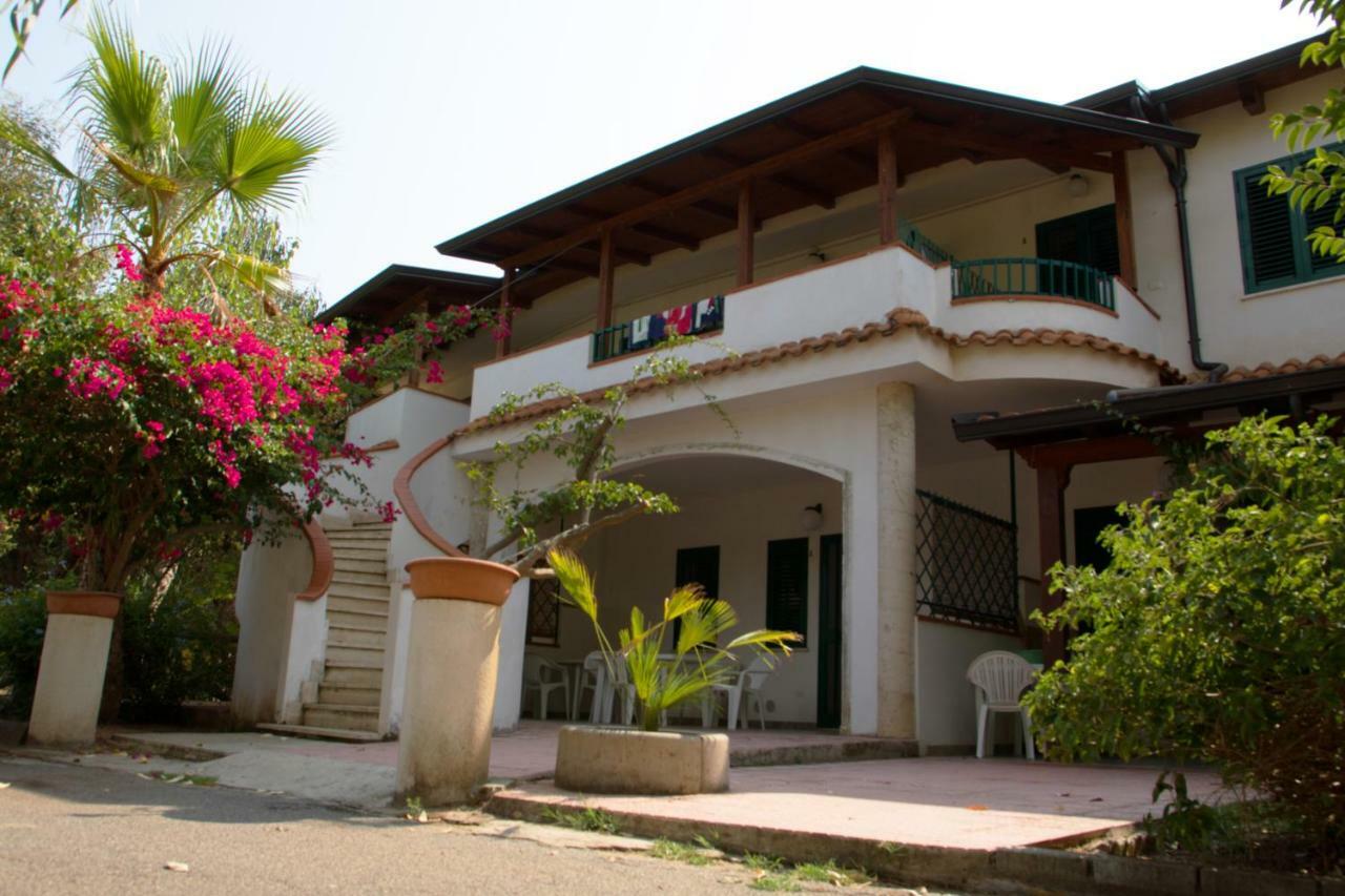 Aparthotel Baia di Zambrone Esterno foto
