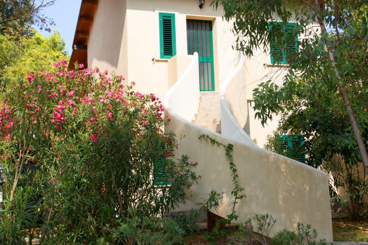 Aparthotel Baia di Zambrone Esterno foto