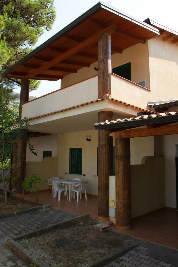 Aparthotel Baia di Zambrone Esterno foto
