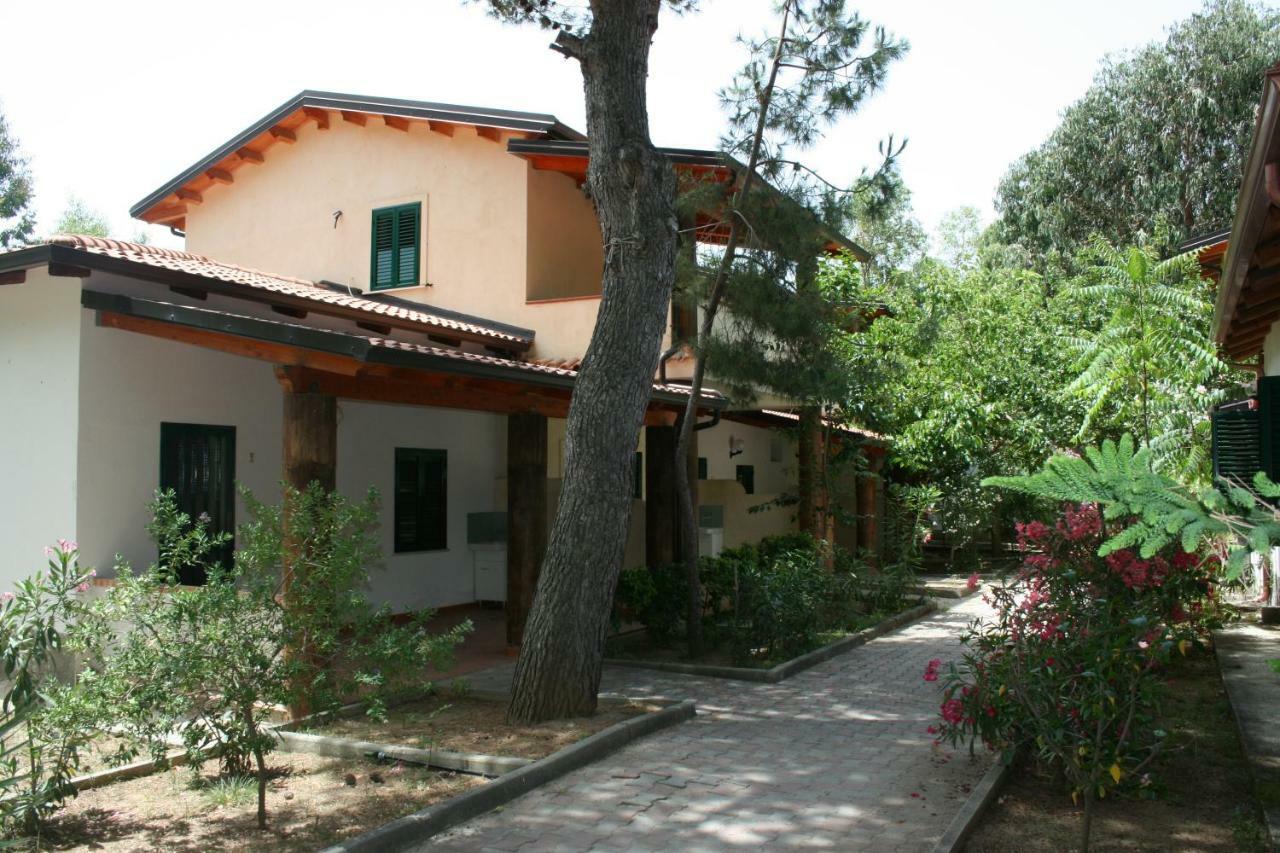 Aparthotel Baia di Zambrone Esterno foto
