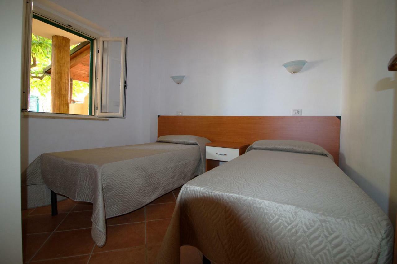 Aparthotel Baia di Zambrone Esterno foto