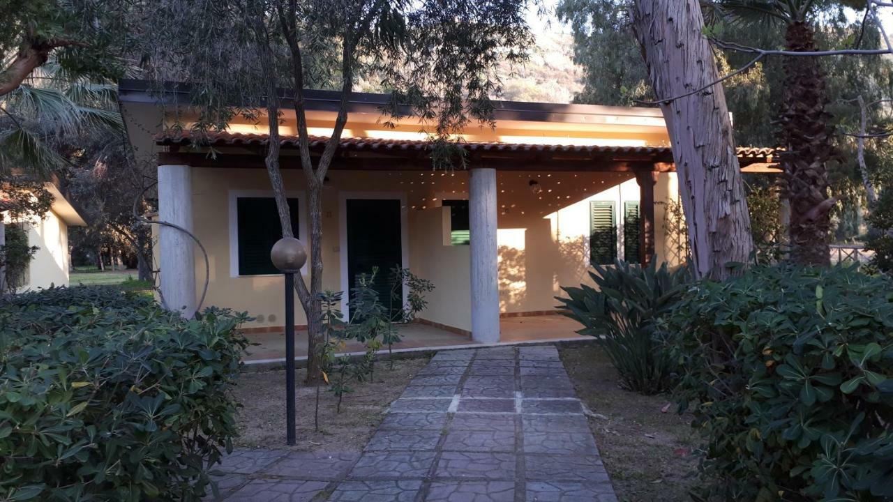 Aparthotel Baia di Zambrone Esterno foto