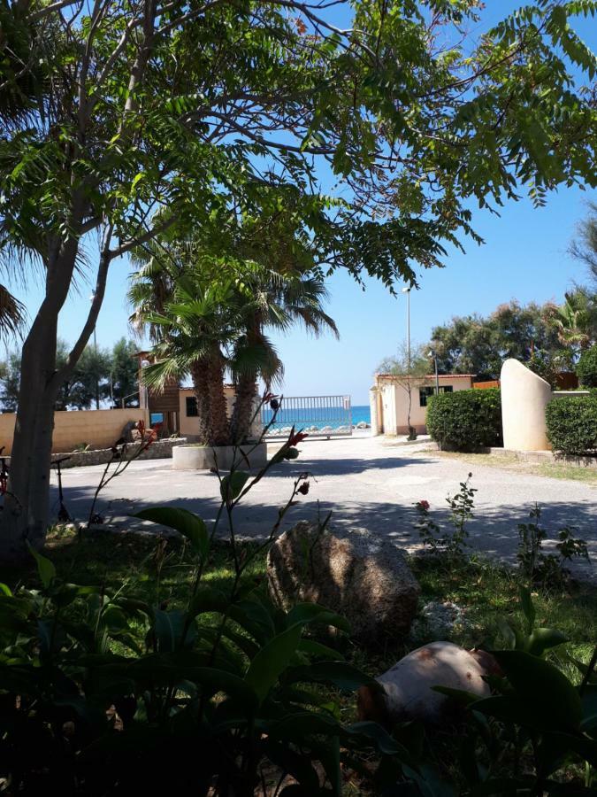 Aparthotel Baia di Zambrone Esterno foto